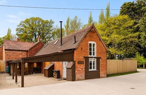 Hanmer House | Oak Barn | 2-Bed Barn Conversion | Sleeps 4