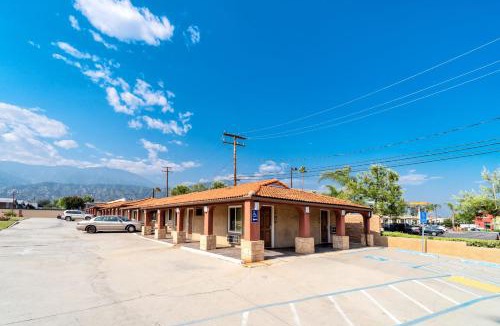 Monrovia Hotel | Oak Park Motel