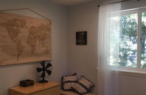 Oakland House | Oakland Garden Bay Hills Home w/ Bottle of Wine and Goodies