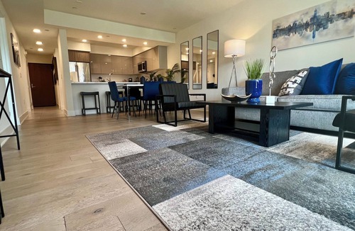 West Los Angeles Hotel | Oasis 3 BR steps from Century City Mall w/Parking & Washer/Dryer