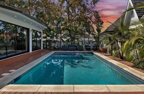Greater Wilshire - Hancock Park House | Oasis 5 bed/4 bath with Heated pool & Spa
