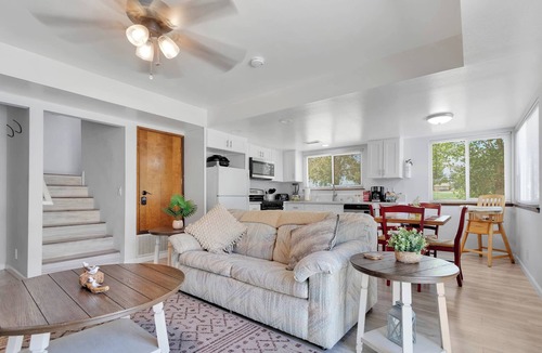 Victorville Condo | Oasis Condo on the fairway; fast WiFi, smart TVs, spectacular golf course views