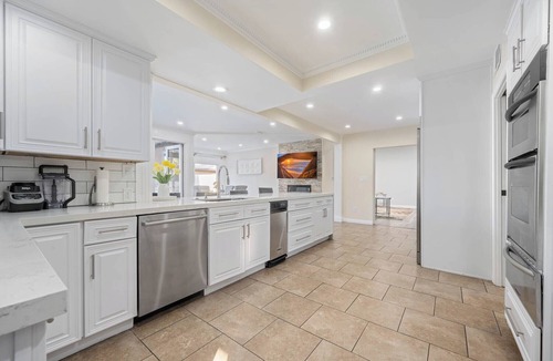 Northridge House | Oasis Home-Gated Big Beautiful Stunning home-Heated Pool 😃 New Furniture
