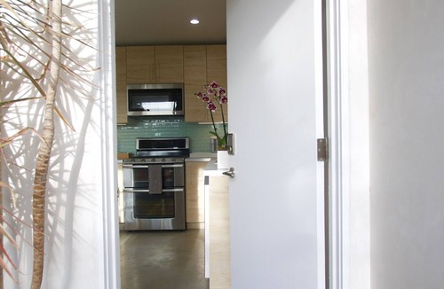 Hollywood Dell Apartment | Oasis in the Heart of Hollywood with Private Pool & Spa - 5 Star Modern Studio