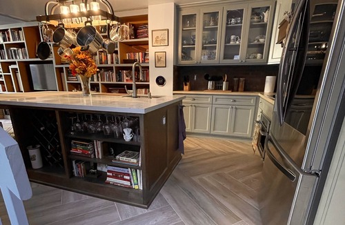 El Dorado Condo | Oasis on the lake for book lovers