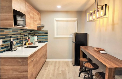 North Lakeport Apartment | Oasis to Love - On the Lake/Pier/Full Kitchen Lakeport Room #7