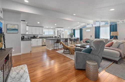 Northwest Anaheim House | OC Family Vacay 4 beds/3baths Ranch Home 3 miles fm Disneyland!