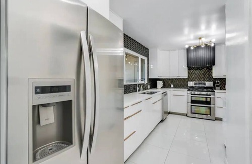 North Tustin Apartment | OC Oasis, Disney, Heated pool, Sleeps12, EV Chargen