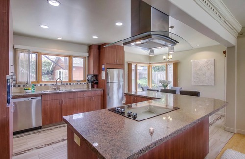 Beach Barber Tract House | Ocean 3 Blocks * Prof Design * AC * 2 Levels