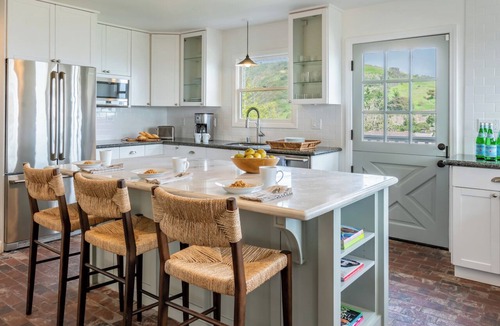 Summerland House | Ocean Breeze Abode & Bungalow - Spacious Seaside Living