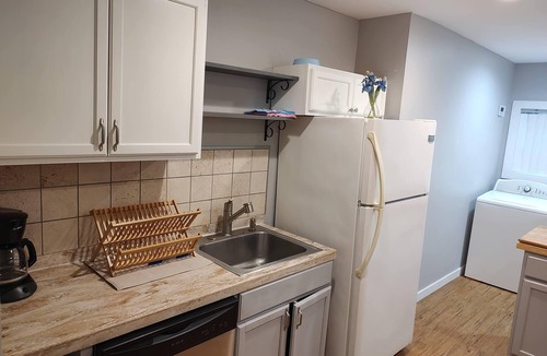 San Pedro Apartment | Ocean breezes! Furnished 2/1.Pets ok.Pt Fermin.Feet to Lighthouse Cafe.534 1/2.