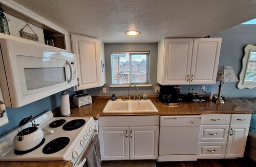 Smith River Cabin | Ocean Cabin 23 is a cozy seaside bungalow with loft, limited ocean views, and private beach. Hot tub temporarily unavailable
