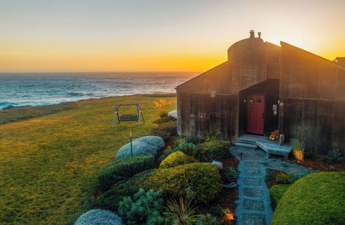 Mendocino House | Ocean Front 2 Bedroom Home/Hot Tub/Fireplace