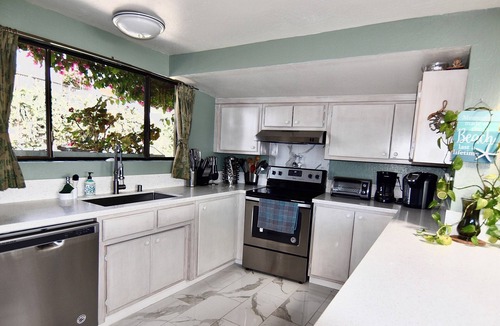 La Selva Beach House | Ocean front family & pet friendly charming cozy cottage with beach access.