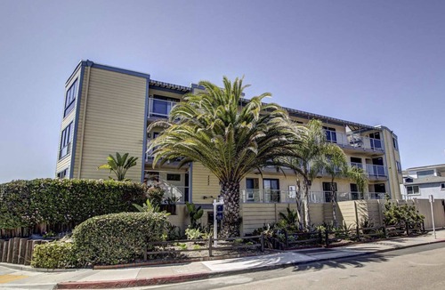 South Mission Beach Condo | Ocean Front View - Steps from the beach!