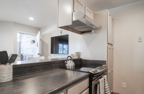 Monterey Condo | Ocean Harbor 130 - Monterey Condo - Surf Sounds