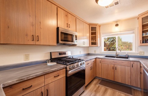 McKinleyville House | Ocean's Edge - Tropical Oceanview Oasis