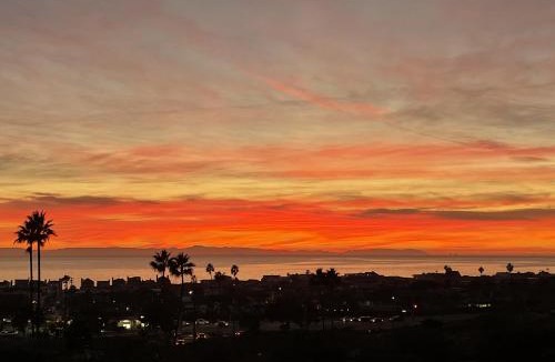 Santa Ana Heights House | Ocean view AC heated Pool jacuzzi Tennis bikesPool table foosball bikes