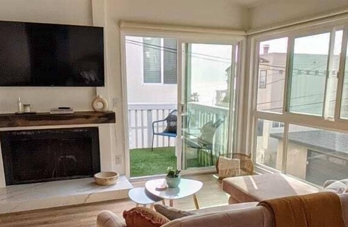 Gas Lamp Section House | OCEAN VIEW LUXURY Manhattan Beach Townhouse