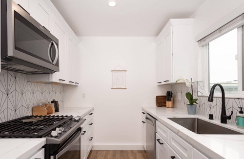 Gas Lamp Section House | OCEAN VIEW LUXURY Manhattan Beach Townhouse