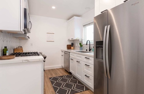 Gas Lamp Section House | OCEAN VIEW LUXURY Manhattan Beach Townhouse