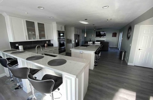 Fire Mountain House | Ocean View Poolside Retreatn