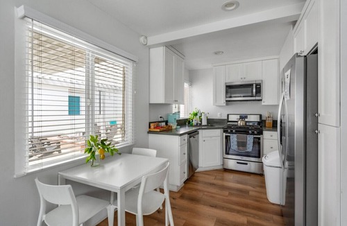Huntington Beach Bed & Breakfast | OCEAN VIEW|Steps to the Beach, Main St. & Pac City