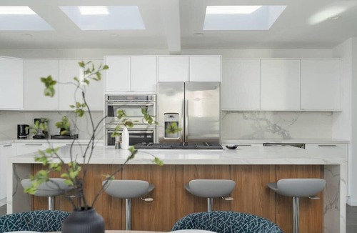 The Strand House | Ocean View | Steps to DT Manhattan Beach|King Beds