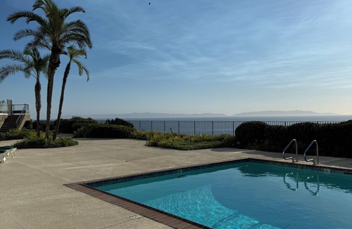 Rancho Palos Verdes Apartment | Ocean View 2bedroom condo in Palos Verdes. Near Golf Course. Pool, gym & courts