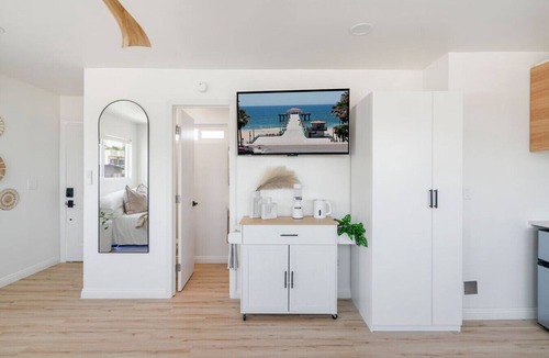 El Porto Apartment | Ocean Views! 3 Mins Walk to Strand&Beach + Parking