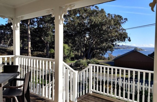 Little River House | OCEAN VIEWS - Gourmet Kitchen - BEACH ACCESS - Short Walk - Sleeps 4