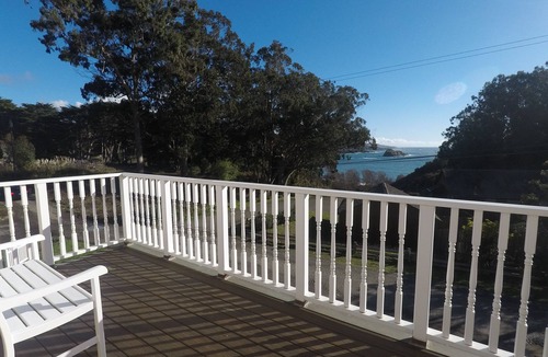 Little River House | OCEAN VIEWS - Gourmet Kitchen - BEACH ACCESS - Short Walk - Sleeps 4