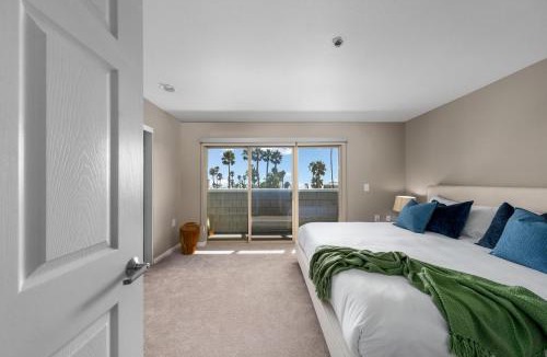 Ocean Park Apartment | Ocean Views - Rooftop Pool 2BR Santa Monica