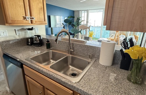 Redondo Beach Apartment | Oceanfront 1 BR Oasis w/Parking & Heated Pool