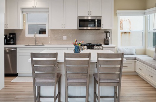 Beach Barber Tract House | Oceanfront at Windansea Beach- AC, Private Oceanfront Deck, Parking!