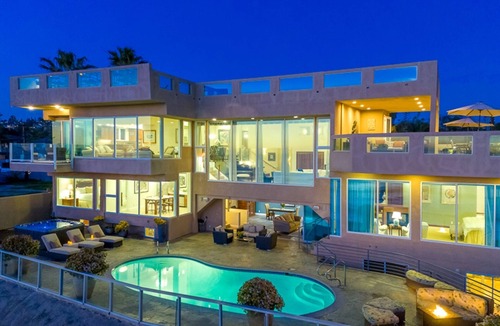 La Jolla House | Oceanfront Beach, Pool, Hot Tub, Pickleball, Movie Theater, Elevator & Golf Cart