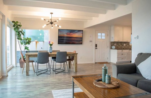 Sunset Beach House | Oceanfront Condos | 2Entries | Views | On The Sand | Pets