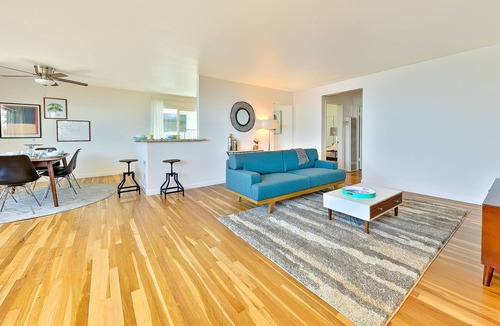 Village of La Jolla Apartment | Oceanfront condo across street from beach with amazing views & walkable location