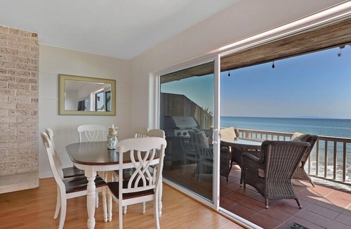 Eastern Malibu Apartment | Oceanfront Cottage on Carbon Beach -Sea Lion