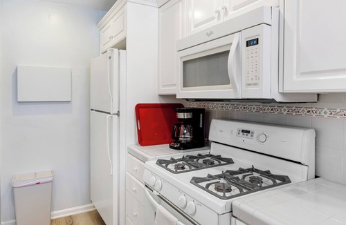 Eastern Malibu Condo | Oceanfront Gem w/Balcony, Pool, Hot Tub & Carbon Beach Access | Bluewater Haven