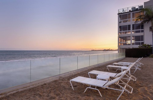 Eastern Malibu Condo | Oceanfront Gem w/Balcony, Pool, Hot Tub & Carbon Beach Access | Bluewater Haven