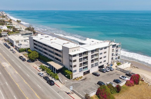 Eastern Malibu Condo | Oceanfront Gem w/Balcony, Pool, Hot Tub & Carbon Beach Access | Bluewater Haven