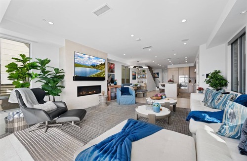 West Newport House | Oceanfront Luxury on the Sand