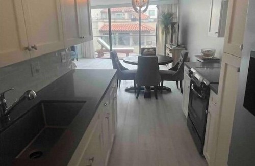 South Redondo Apartment | Oceanfront oasis