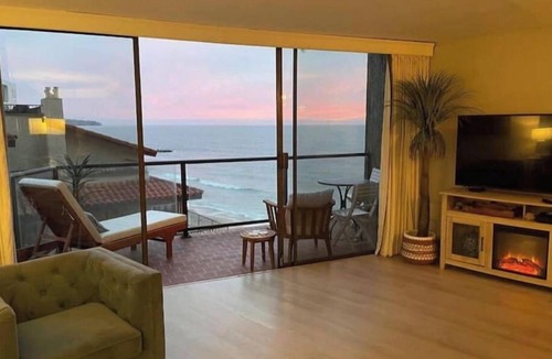 South Redondo Apartment | Oceanfront oasis