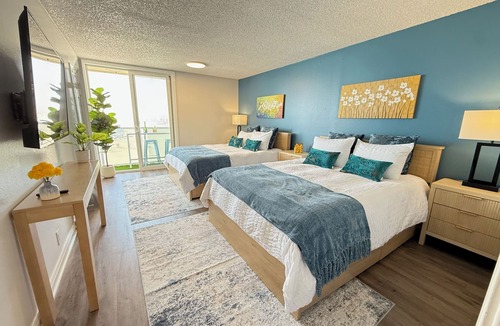 Hermosa Beach Hotel | Oceanfront Sanctuary 1 BR w/Direct Beach Access + Parking