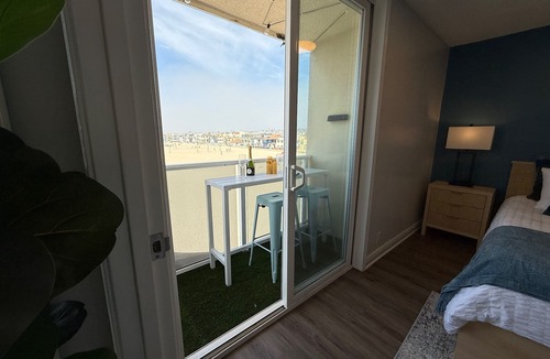Hermosa Beach Hotel | Oceanfront Sanctuary 1 BR w/Direct Beach Access + Parking