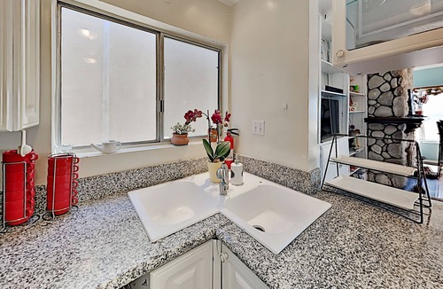 Playa Del Rey House | Oceanfront Silicon Beach Retreat w/ Private Balcony: Near LAX Airport