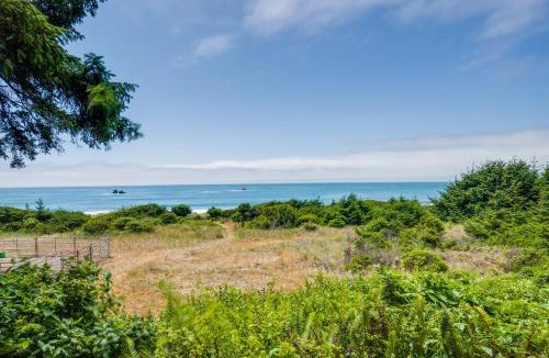 Smith River House | Oceanfront Smith River Cottage Beach Access!