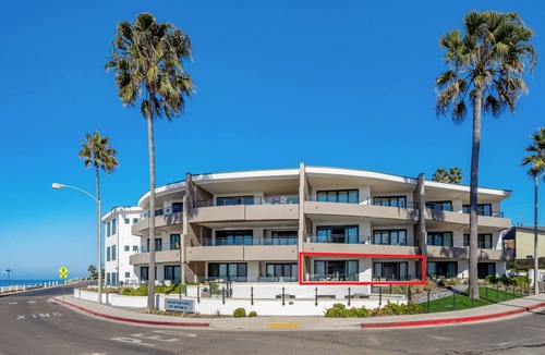 Beach Barber Tract House | Oceanfront, Steps to Beach/A/C/Parking